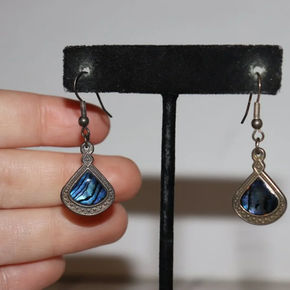 💙🌊 Beautiful Silver Hook Dangling Paua Shell Earrings · 1 5/8